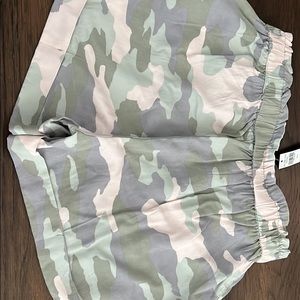 NWT aerie camo paperbag shorts